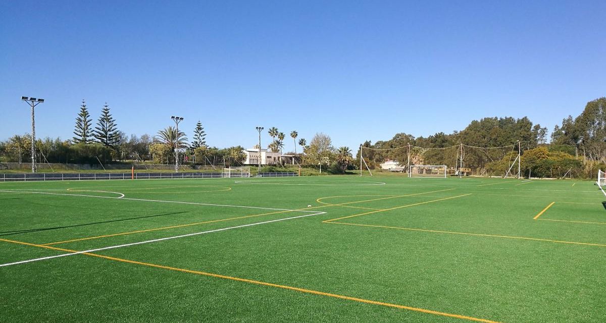 El PSOE urge licitar el campo de césped y la pista de atletismo