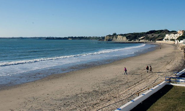 Salud permite el baño en la playa de Fuentebravía