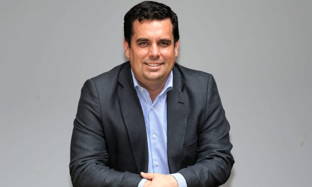 Martínez organiza coloquio sobre "turismo permanente" y teletrabajo en El Puerto