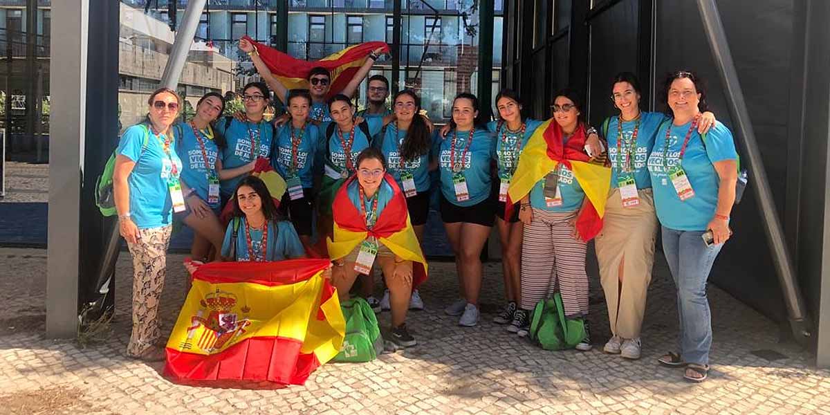 Los jóvenes de la Hermandad del Rocío de El Puerto, en la J.M.J. en Lisboa