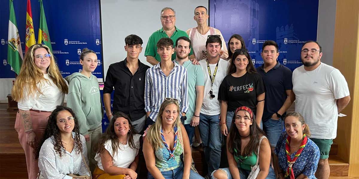 Calleja se reúne con los participantes en la confección de la alfombra de sal de la Patrona