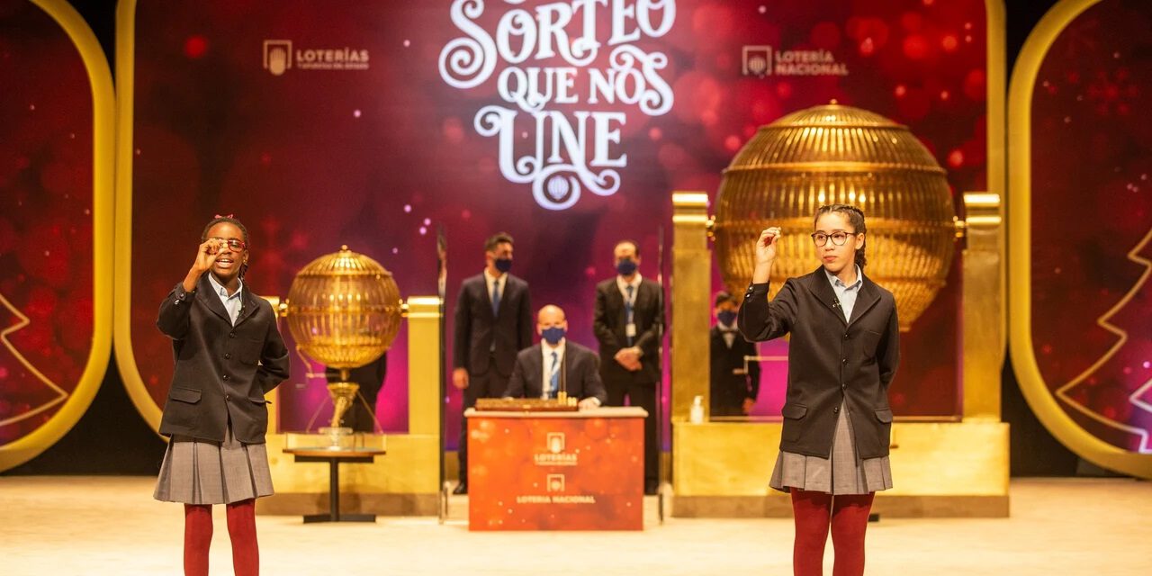 La Lotería reparte más de 76,5 millones en Andalucía, con 60 del 'Gordo' en Roquetas