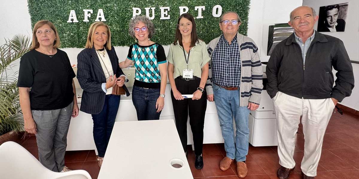 Carmen Lara se reúne con la Asociación de Familiares de Enfermos de Alzheimer y Otras Demencias de El Puerto