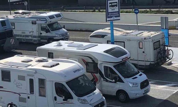 Más de 3.000 vehículos han utilizado ya el área de servicios para autocaravanas de El Paseo
