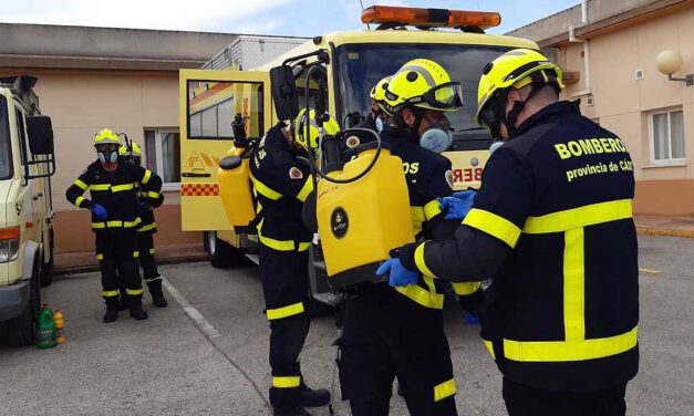 Los Bomberos siguen llevando a cabo labores de desinfección