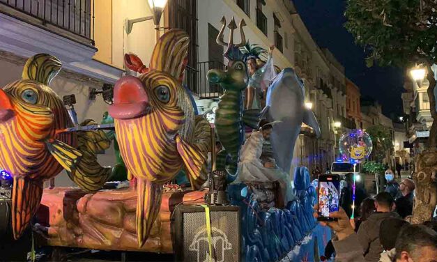 La Cabalgata de la Diosa del Mar llena de Carnaval El Puerto