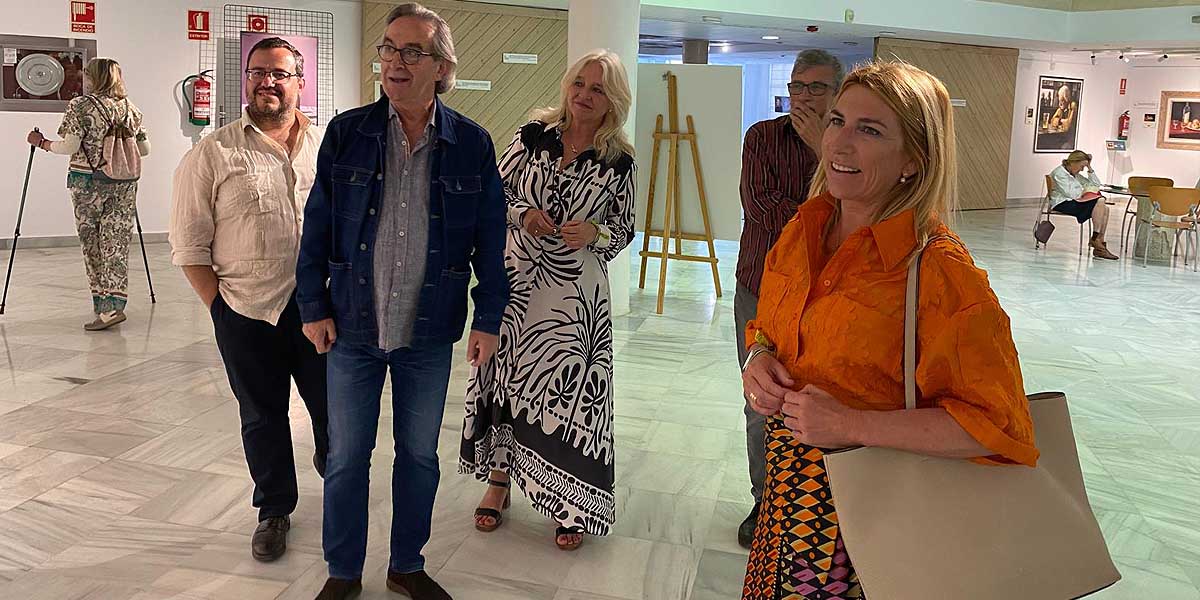 Mercedes Colombo visita la exposición "In Vino Veritas" del colectivo artístico tercerof