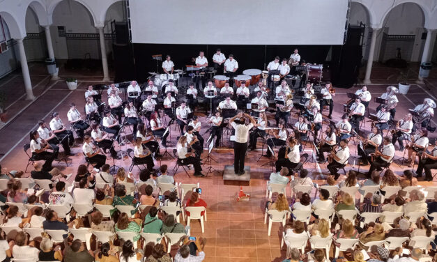 Lleno absoluto en el concierto de la Banda de Música "Maestro Dueñas"