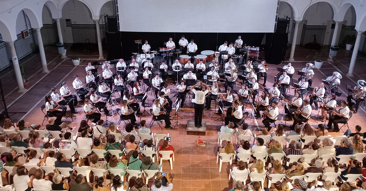Lleno absoluto en el concierto de la Banda de Música "Maestro Dueñas"