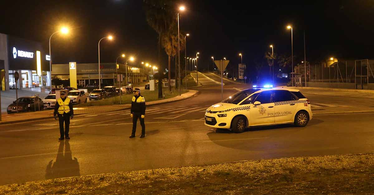 La Policía Local desmantela una macrofiesta y levanta 16 actas de denuncia