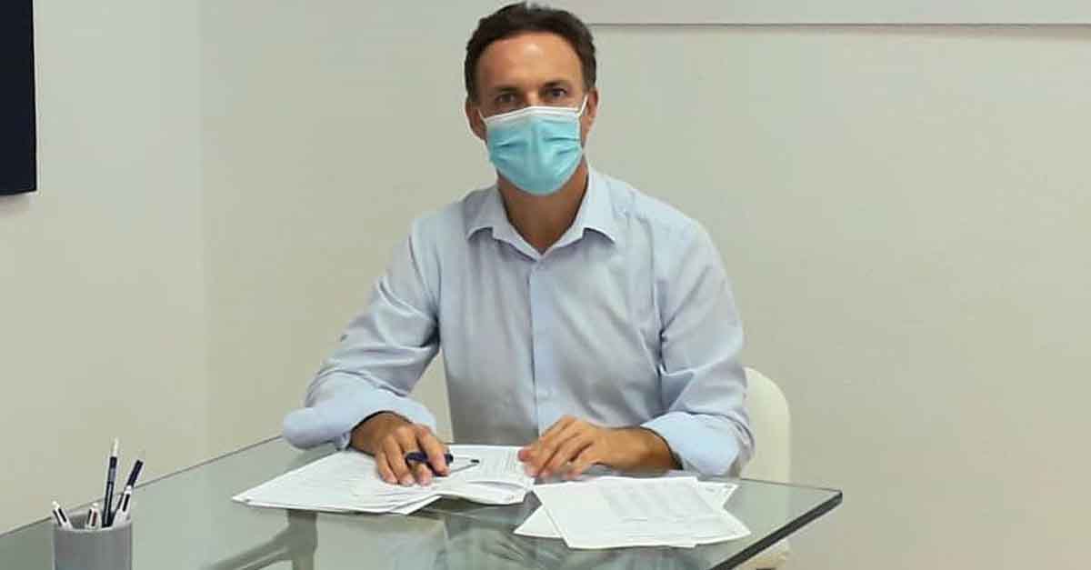 De la Encina pone en valor las 22.568 mascarillas donadas por el Gobierno para el inicio del curso