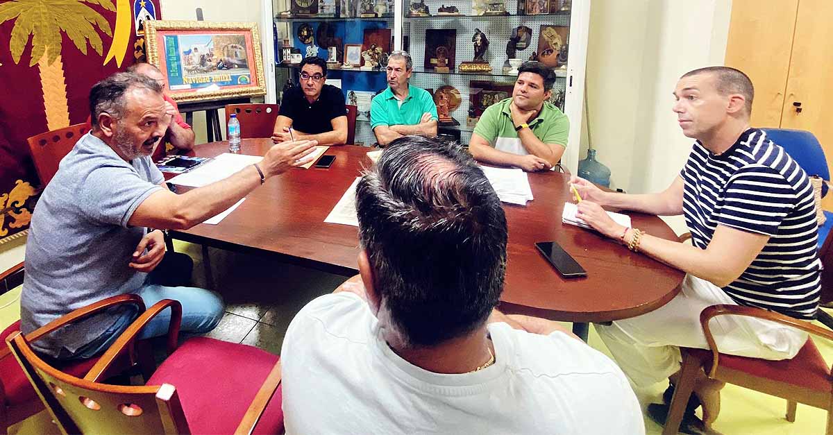 Calleja se reúne con la Asociación de Belenistas Portuense para preparar los actos de la Navidad