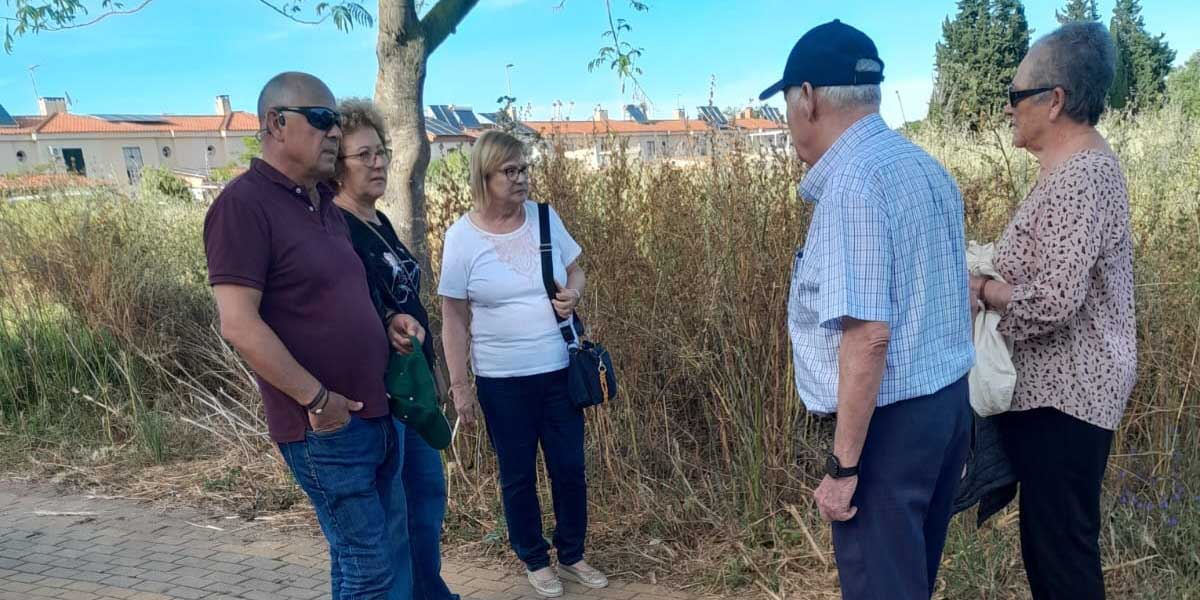 La Flave y Altos de la Bahía denuncian falta de mantenimiento, desbroce, bancos o papeleras