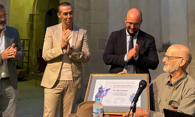 El Ayuntamiento de El Puerto reconoce la gran trayectoria del arqueólogo Francisco Giles Pacheco
