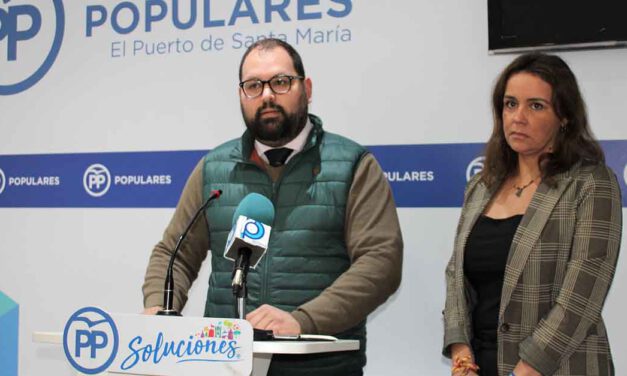 El ex agente del CNI, Jaime Rocha, ofrece una charla en El Nitri