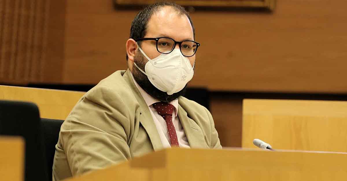 Bello: "De la Encina está más perdido que Fernando Simón"