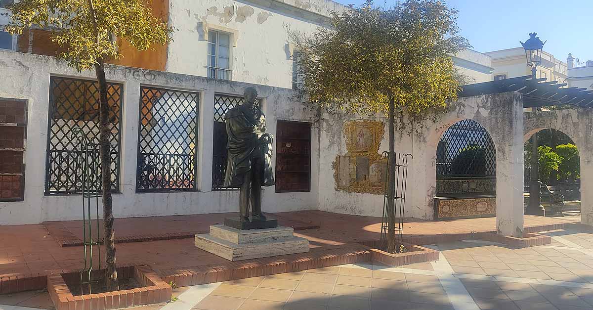 Vox El Puerto solicitará la restauración del monumento dedicado a Pedro Muñoz Seca