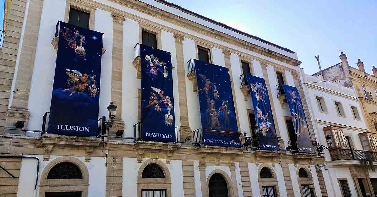 La Plaza de España, engalanada de manera especial con motivo de las fiestas navideñas