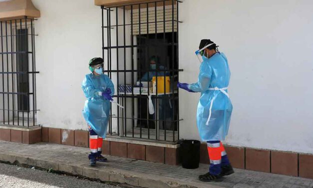 Un error técnico provoca colas y molestias en el punto Auto-Covid de El Puerto