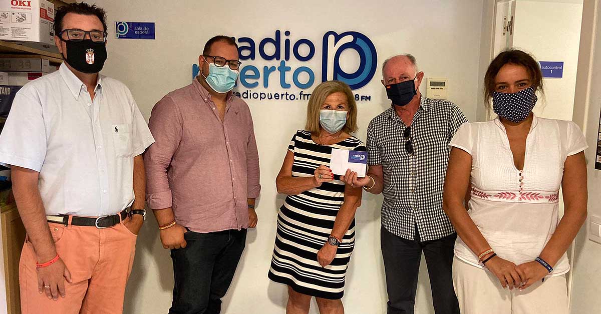 Radio Puerto entrega las donaciones de la noche de música solidaria