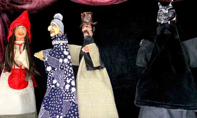 Este domingo el patio del Edificio San Agustín acoge "Los títeres de Caperucita Roja"