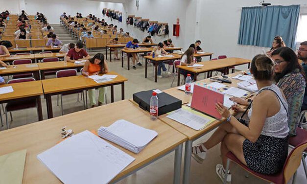 Rechazada la moción de UP para premiar a los portuenses con mejores expedientes universitarios