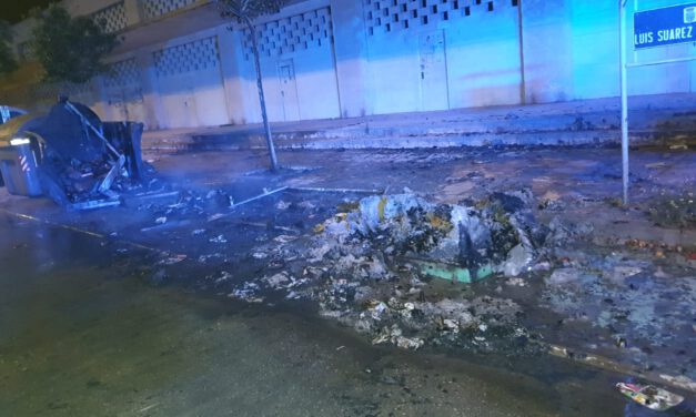 Queman 10 contenedores en una sola noche en El Puerto afectando a varios vehículos