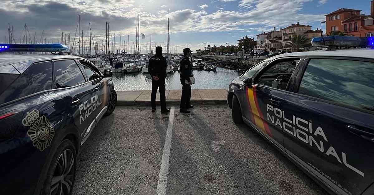 La Policía Nacional salva la vida de un hombre que sufrió un paro cardíaco en su domicilio de El Puerto