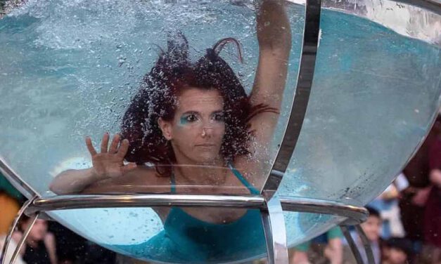 El Paseo se suma al Día Mundial del Agua con un original espectáculo acuático de acrobacia