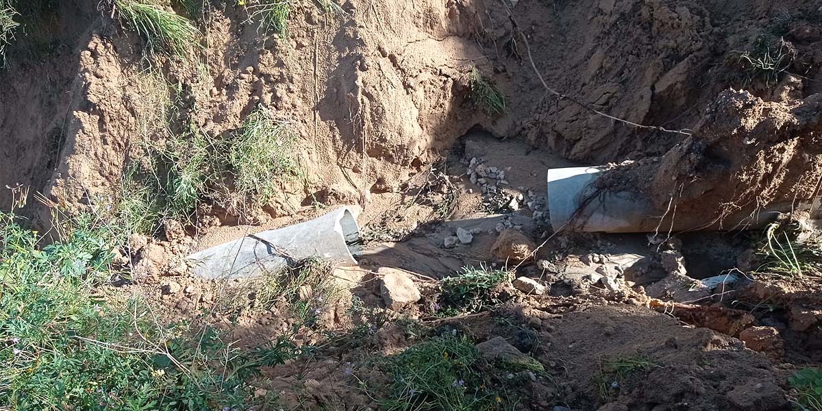 Las fuertes lluvias provocan un corrimiento de tierra que afecta a la tubería de impulsión de la EBAR de Fuentebravía