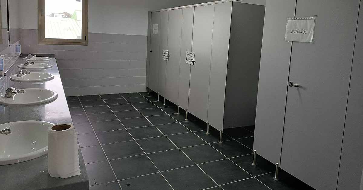 Izquierda Unida denuncia el estado de los baños de la Biblioteca María Teresa León