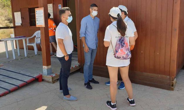 El PSOE denuncia falta de coordinación con los auxiliares de playas