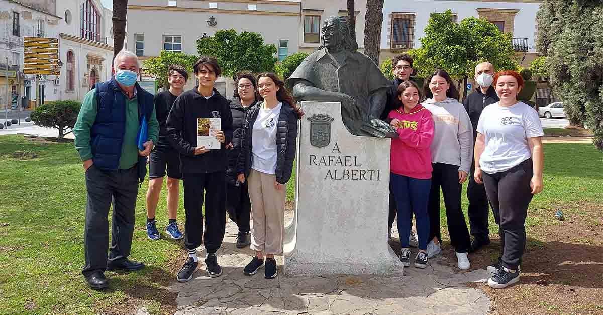 Balbo celebra el Día Mundial del Teatro ante el busto de Alberti