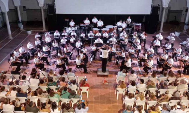 La Banda de Música “Maestro Dueñas” rinde homenaje a la zarzuela en el concierto que ofrece este jueves