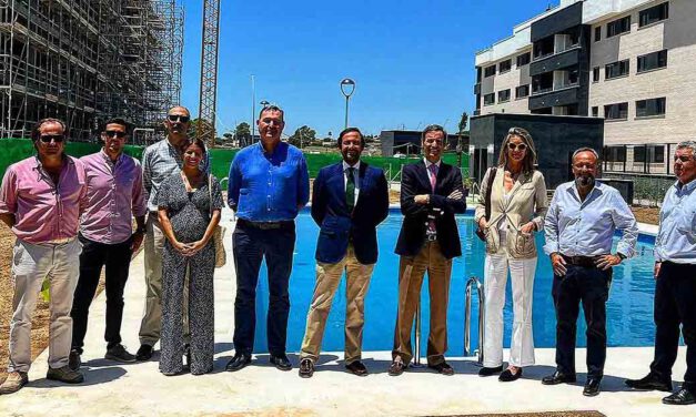 Puesta de Bandera de la segunda fase del residencial Vía Augusta Homes