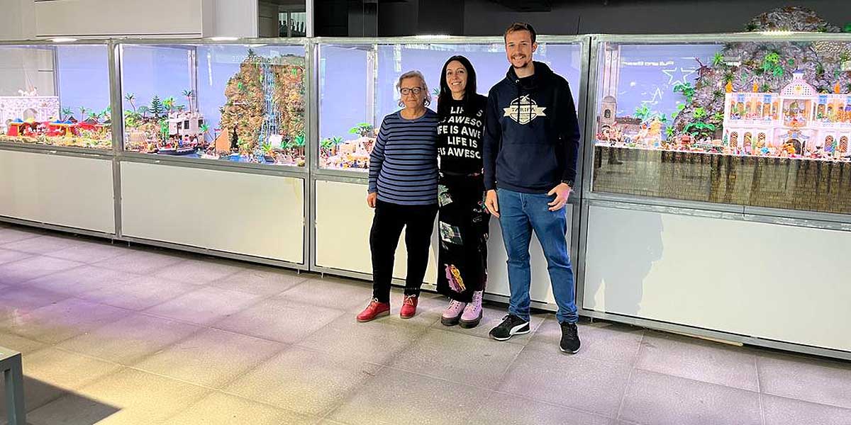 El Paseo abre su belén gigante, formado por 10.000 clicks de Playmóbil