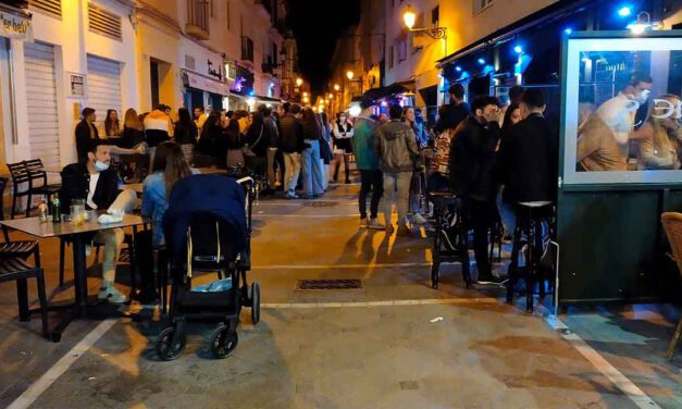 Andalucía no tendrá toque de queda, ampliará horarios y cerrará municipios con rebrotes