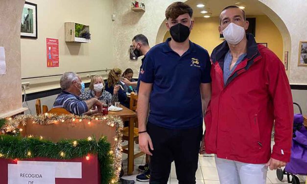 Calleja felicita a la cafetería - bar “El Mercado” por su iniciativa solidaria