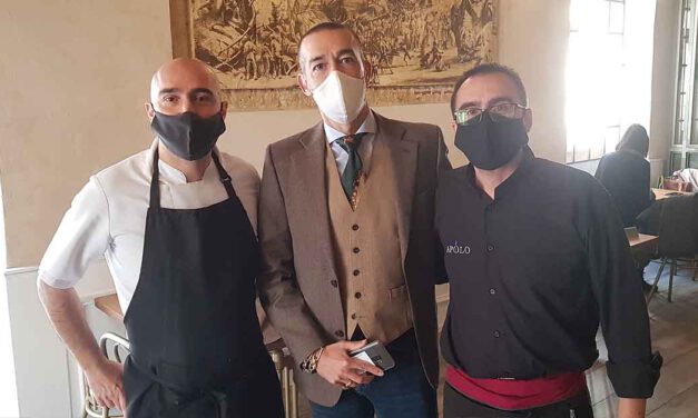 El Bar Apolo y el historiador Antonio Gutiérrez Ruiz, diplomas de Patrimonio Histórico