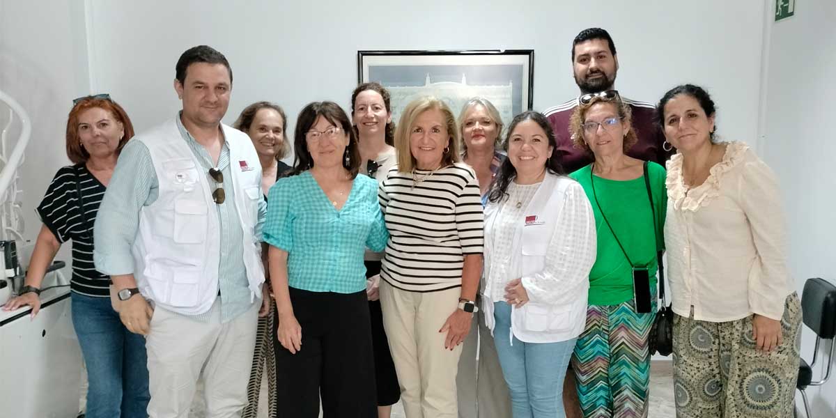 Voluntarios de Calor en la Noche se forman en adicciones para atender a las personas sin hogar de El Puerto