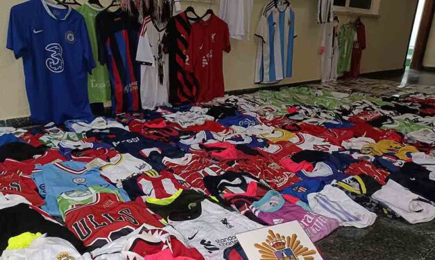 La Policía Local de El Puerto interviene una gran cantidad de prendas falsificadas