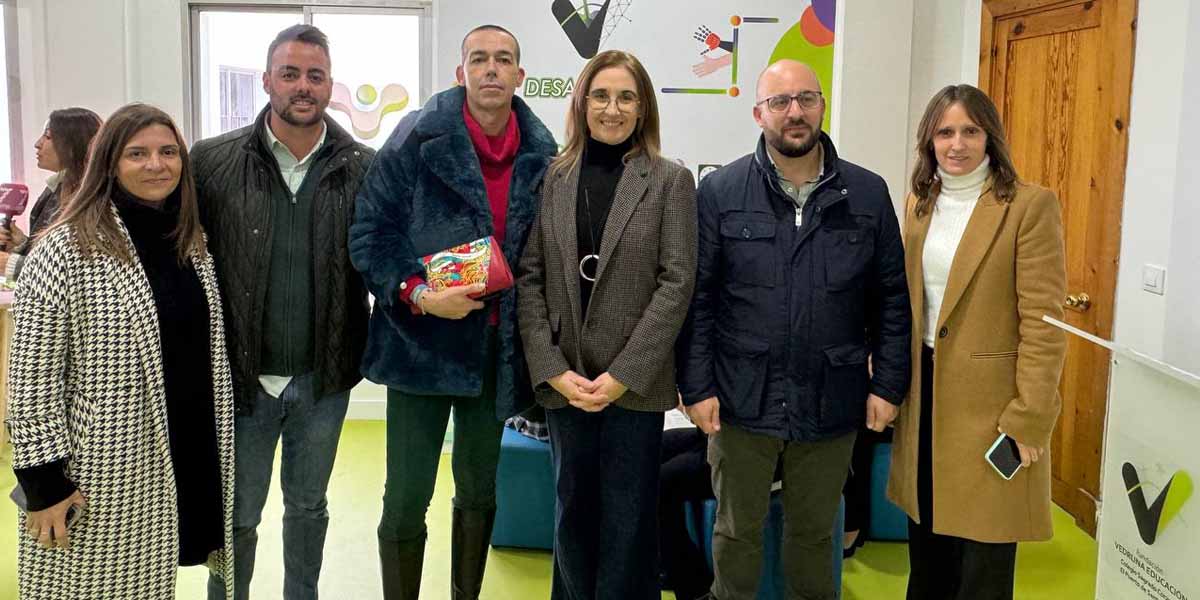 El colegio de Las Carmelitas de El Puerto inaugura su 'Aula del Futuro'
