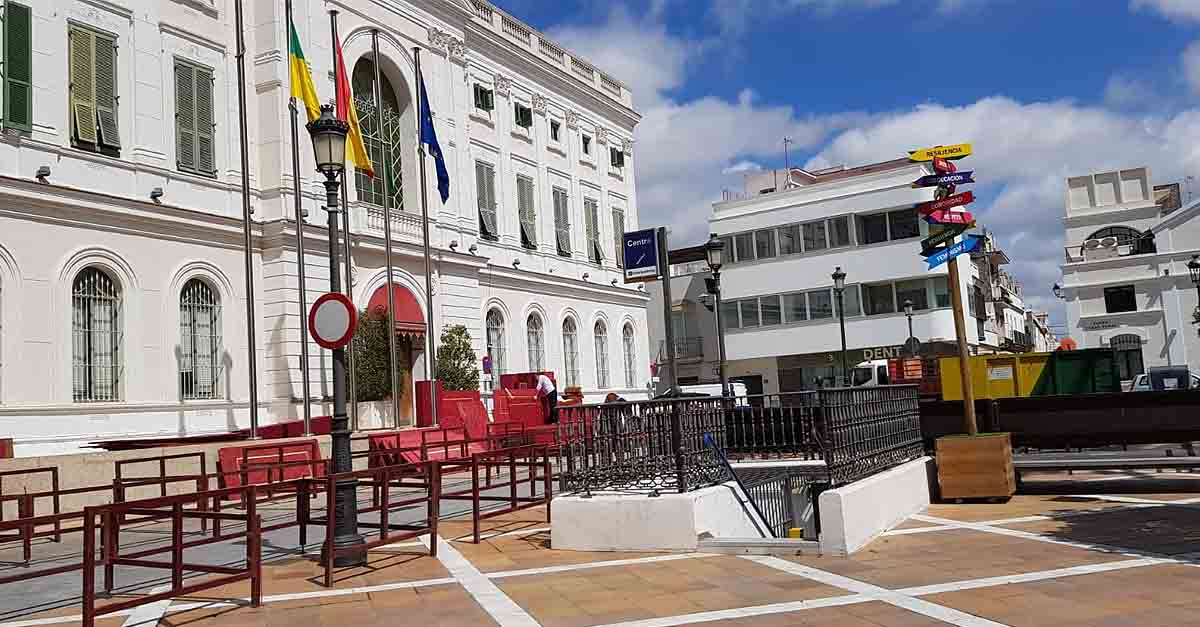 El Ayuntamiento inicia el montaje de la Carrera Oficial de la Semana Santa de El Puerto