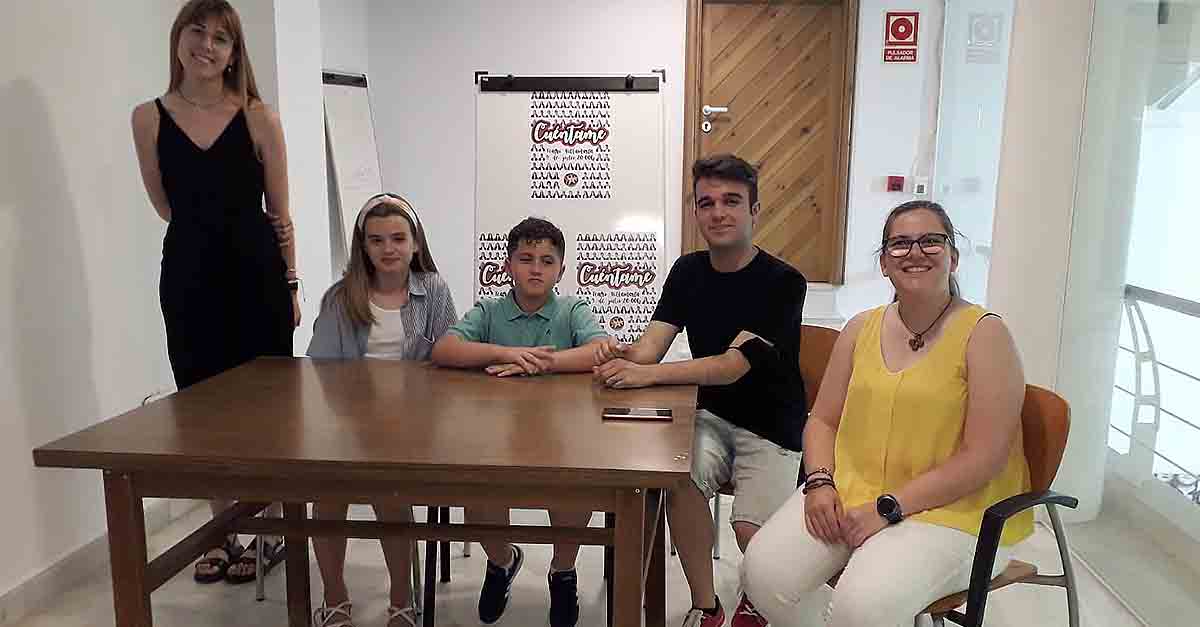 La Coral de La Salle Santa Natalia presenta el cartel de su nuevo musical "Cuéntame"