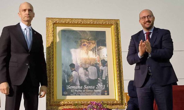 El Puerto descubre el cartel anunciador de la Semana Santa 2023, una fotografía de Jesús Javier Gallego
