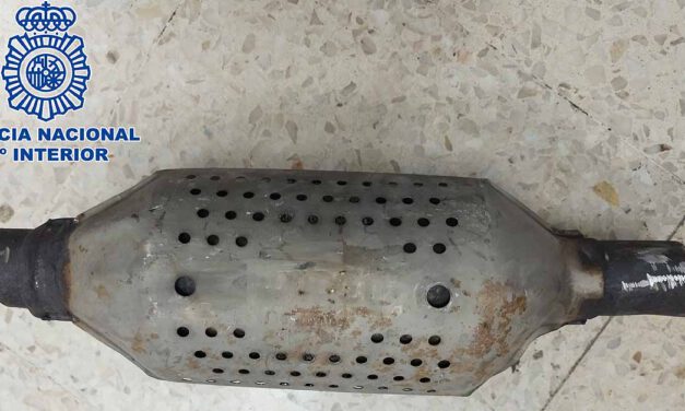 Dos detenidos tras ser sorprendidos "in fraganti" sustrayendo catalizadores en El Puerto