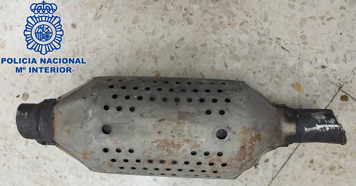 Dos detenidos tras ser sorprendidos "in fraganti" sustrayendo catalizadores en El Puerto