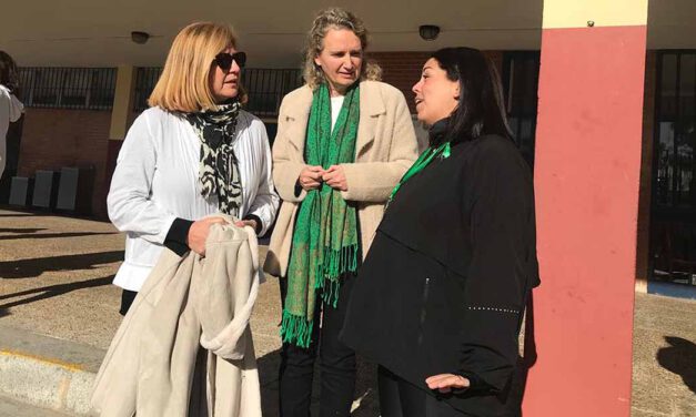 Lola Campos plantea a siete colegios un proyecto para abrir sus puertas a los barrios