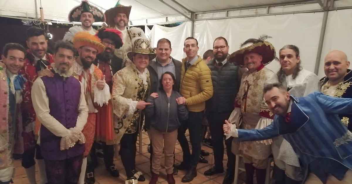 La comparsa de Martínez Ares triunfa con la actuación de "La Chusma Selecta"