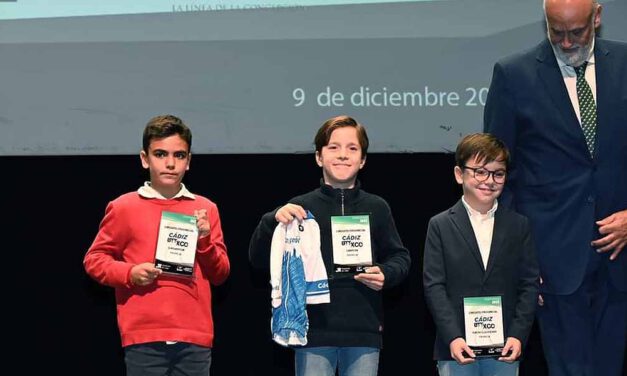 González Nieto felicita a Manuel Mateo Martínez de Murga Fernández por su brillante temporada